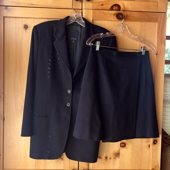 Vintage 90’s Victor Victoria navy cashmere suit, made in Italy, size 44 - Picture 1 of 15